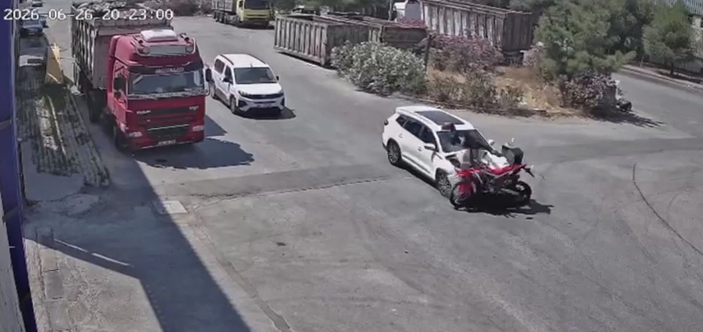 15 yaşındaki sürücü dehşet saçtı: Motosiklet sürücüsü yaşam savaşı veriyor