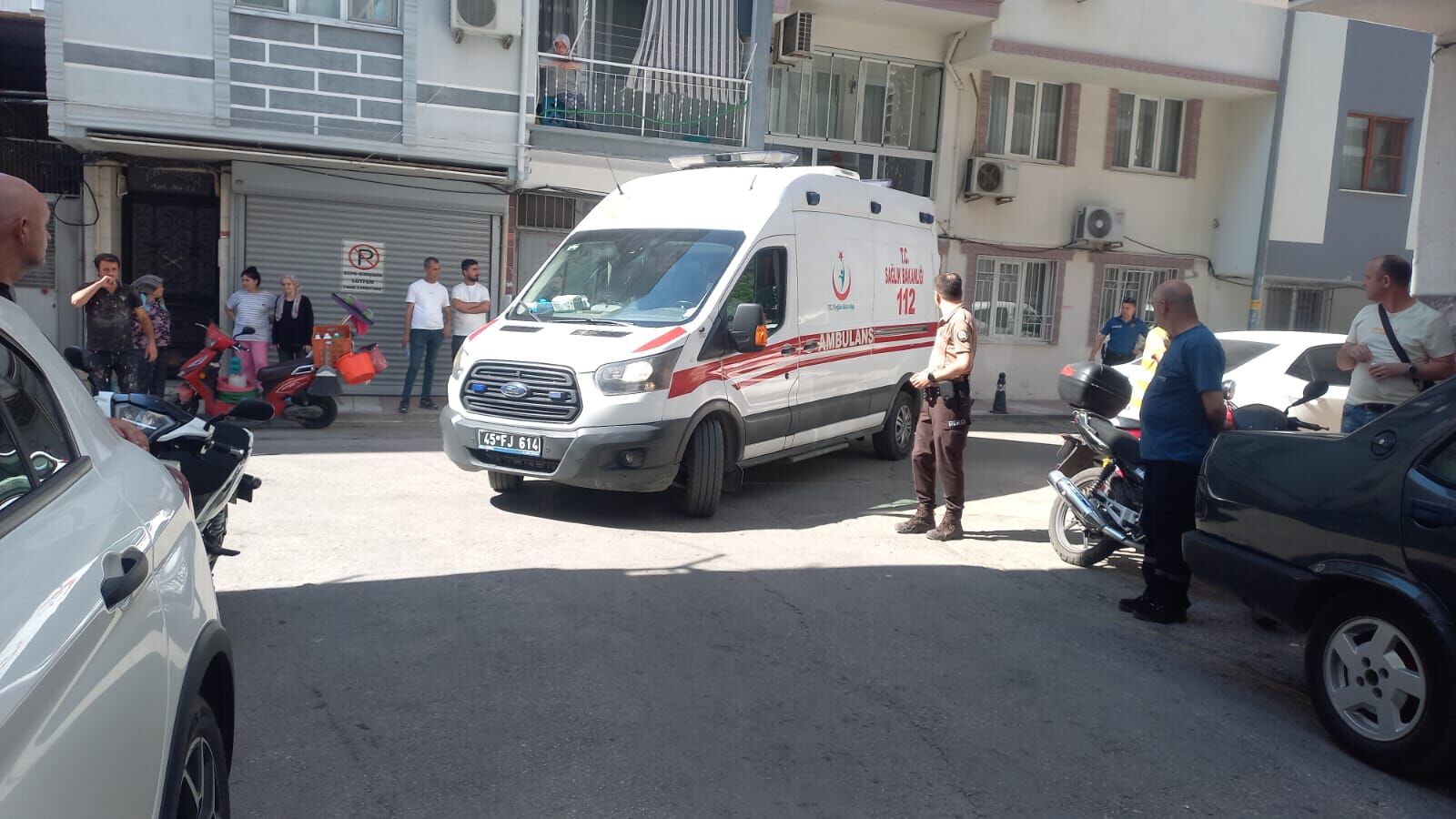 Manisa'da Evinde Silahla Vurulmui Bulunan 4 Çocuk Annesi Hayatını Kaybetti-1