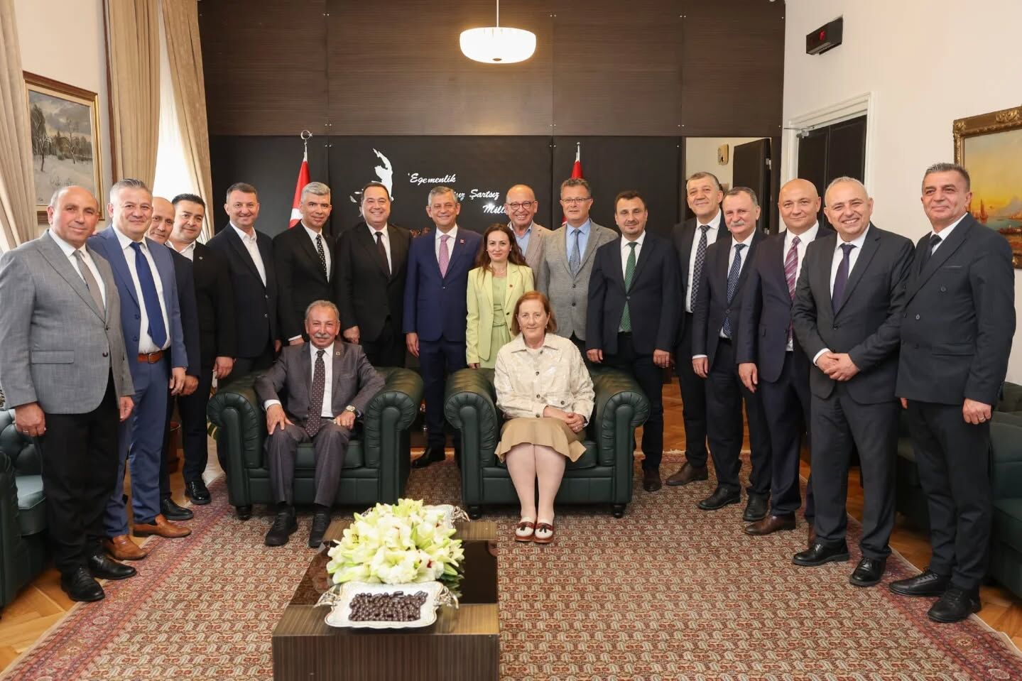 Başkan Akdeniz’den Özgür Özel’e Ziyaret (2)