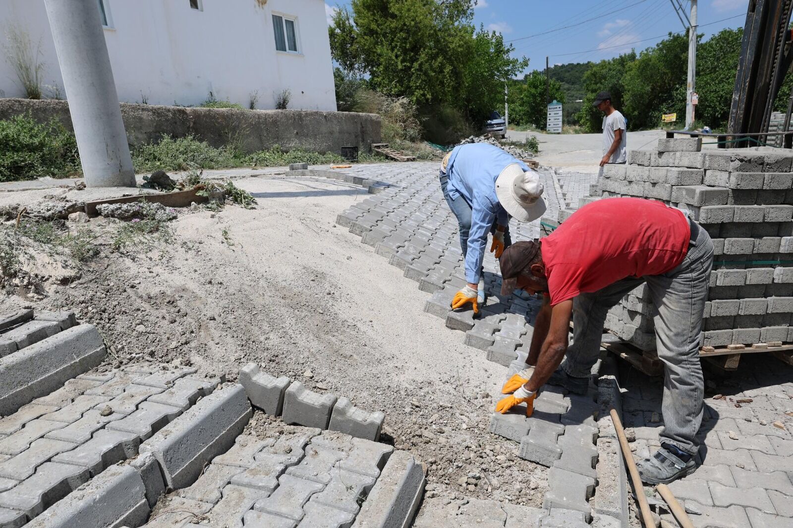 Şehzadeler’de Yol Seferberliği: 20 Bin Metrekare Kilit Parke Taşı Döşenecek