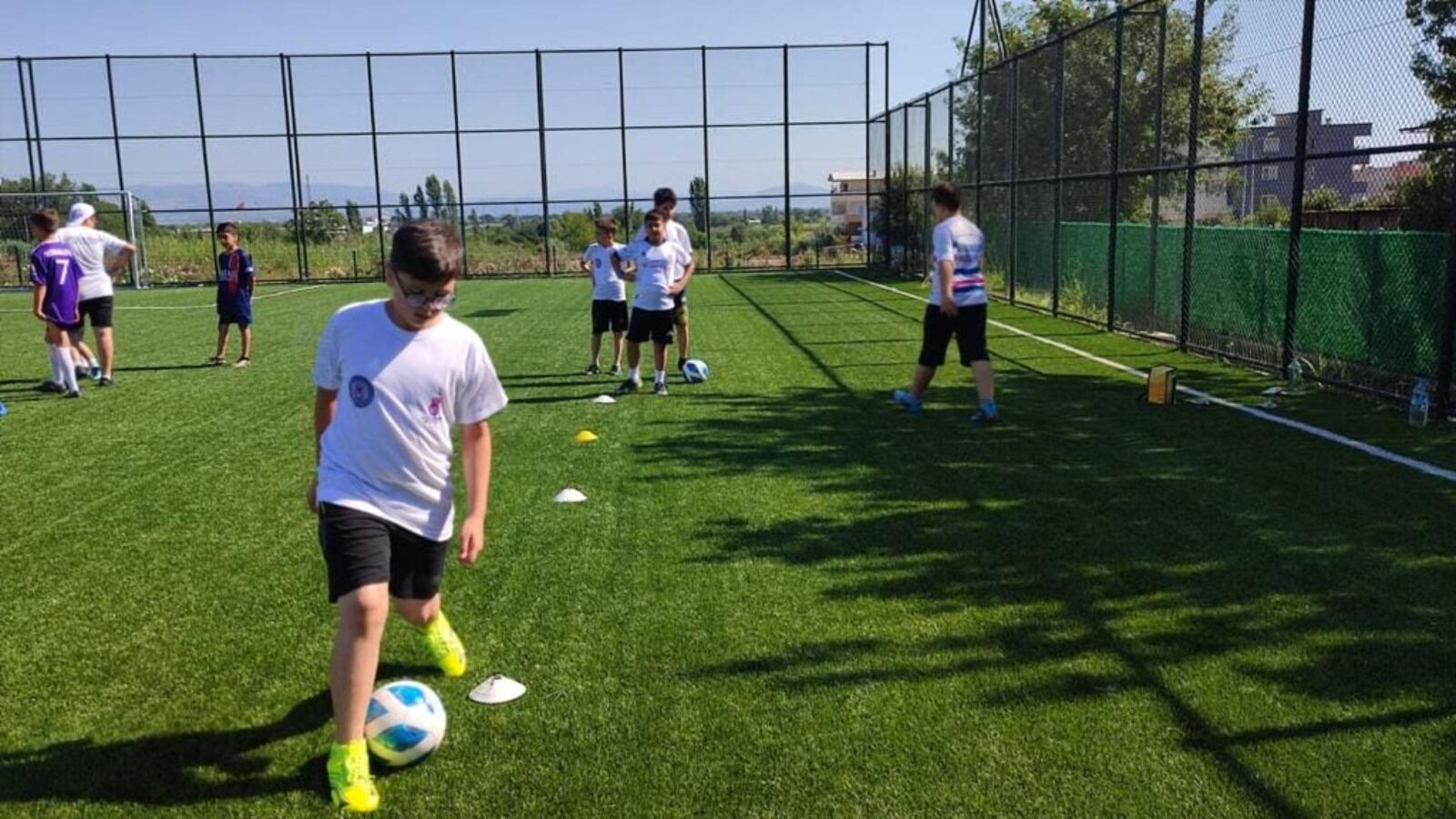 Şehzadeler’de Yaz Spor Okulu Coşkusu: Futbol Kursu Kayıtları Başlıyor!