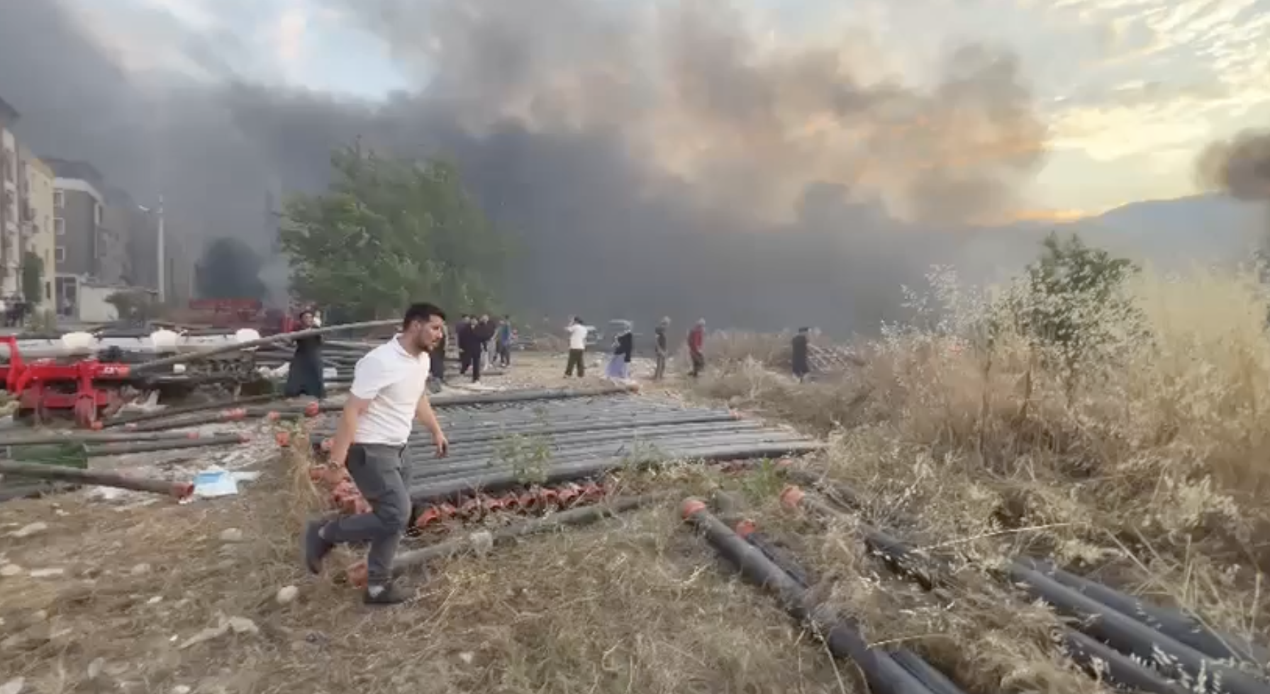 Manisa'da Yürekleri Ağza Getiren Yangın!-1