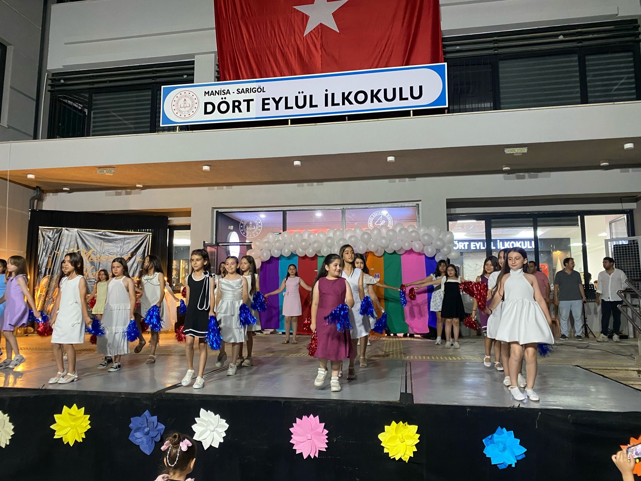 Hem Mezuniyet Coşkusu Hem Duygusal Veda! (4)