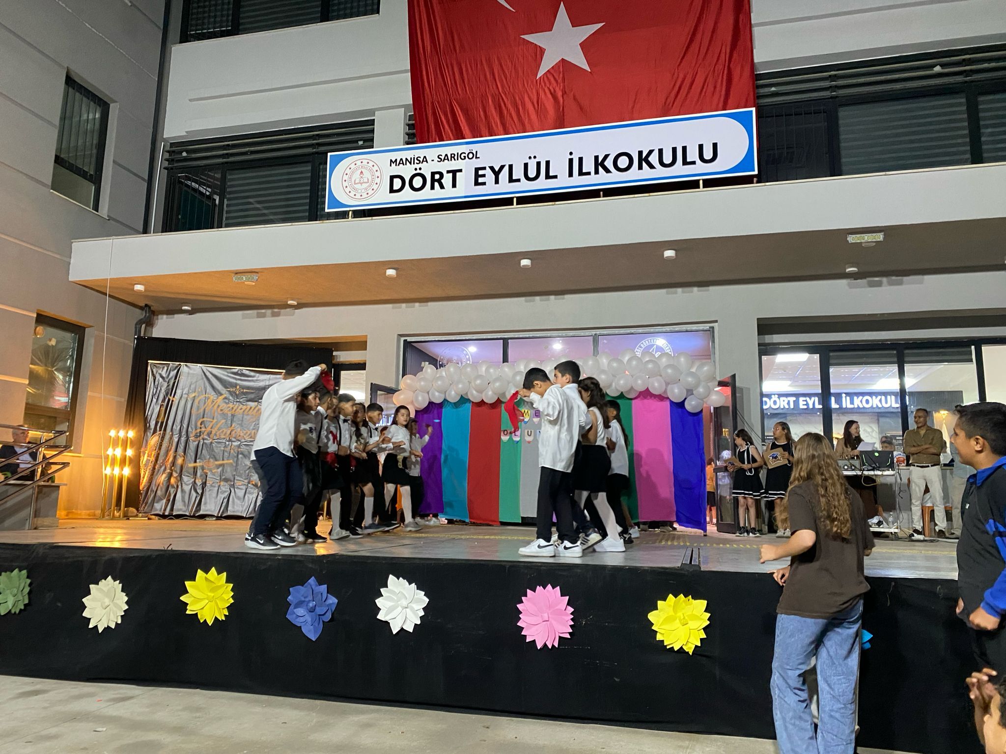 Hem Mezuniyet Coşkusu Hem Duygusal Veda! (8)