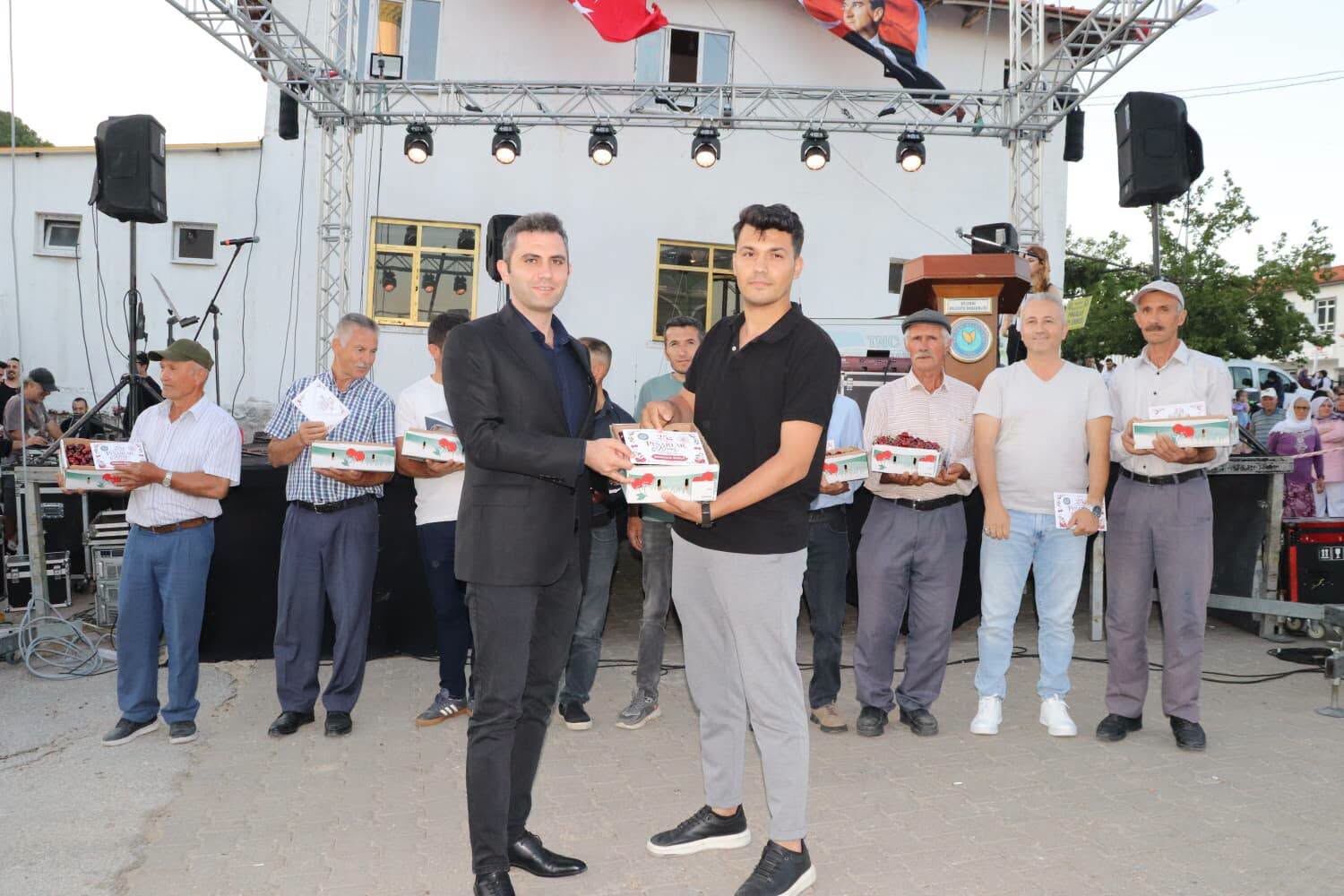 Kaymakam Yıldız Manisa'da Kiraz Festivaline Katıldı (1)