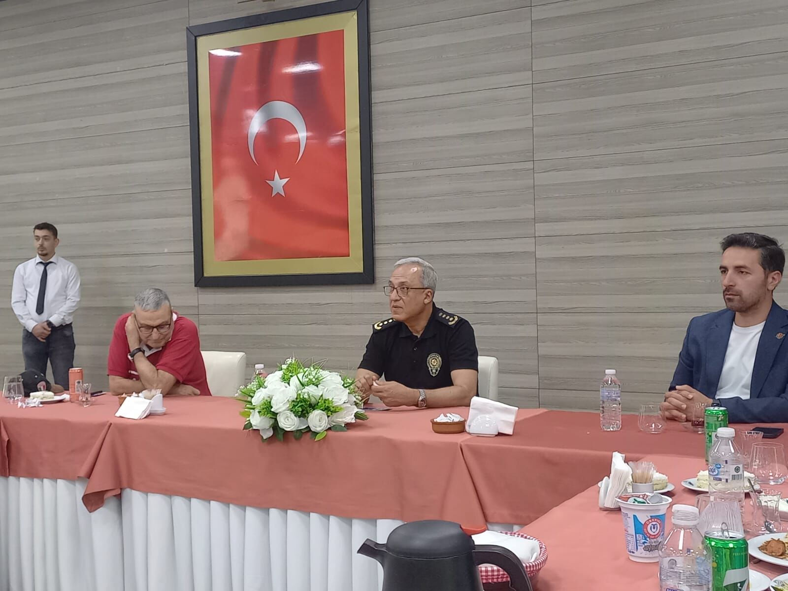 Manisa Emniyet Müdürü Adnan Karayel Manisa Basınıyla Polis Evinde Tanisma Yemeğinde Bukisstu (3)
