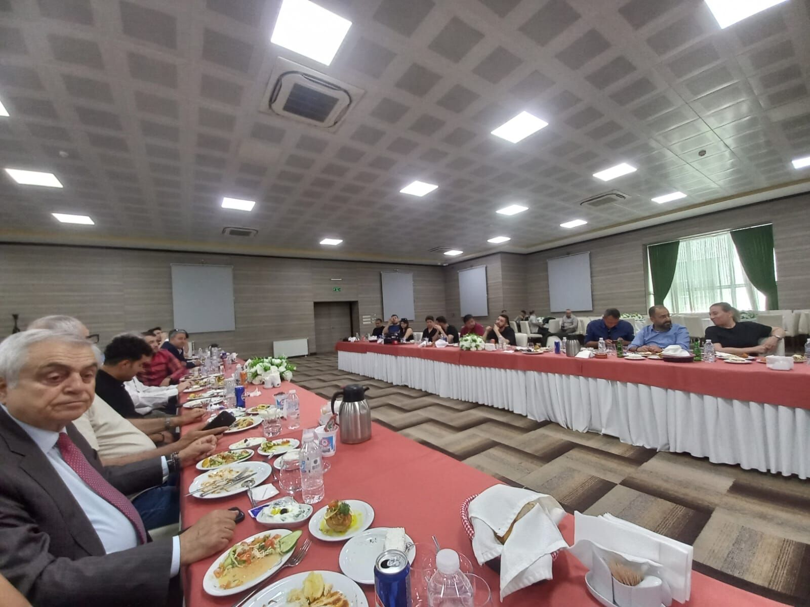 Manisa Emniyet Müdürü Adnan Karayel Manisa Basınıyla Polis Evinde Tanisma Yemeğinde Bukisstu (6)