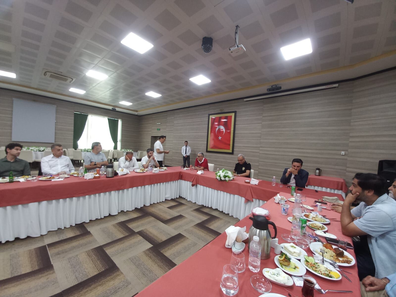 Manisa Emniyet Müdürü Adnan Karayel Manisa Basınıyla Polis Evinde Tanisma Yemeğinde Bukisstu (7)