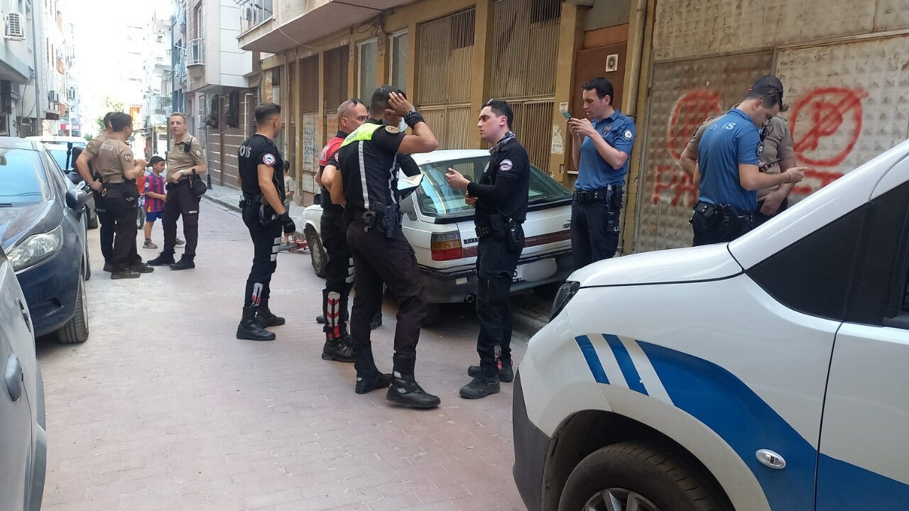 Manisa'da Dur İhtarına Uymayan Sürücü Kovalama Neticesinde Yakalandı .1