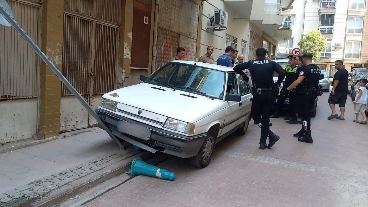 Manisa'da Dur İhtarına Uymayan Sürücü Kovalama Neticesinde Yakalandı .2