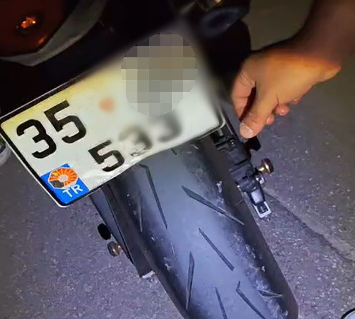 Manisa'da Katlanır Plakalı Motosiklete Ceza! (2)