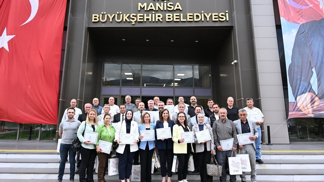 Manisa'da Muhtarlar Belgelerine Kavuştu .1