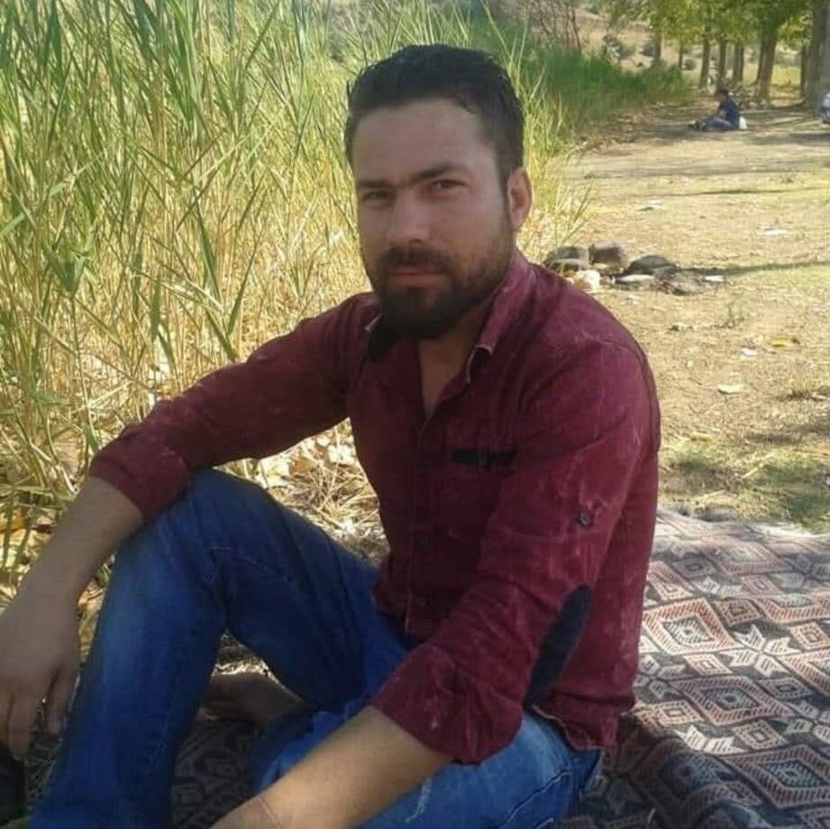 Manisa'da Otomobil Elektrikli Bisiklete Çarptı (3)