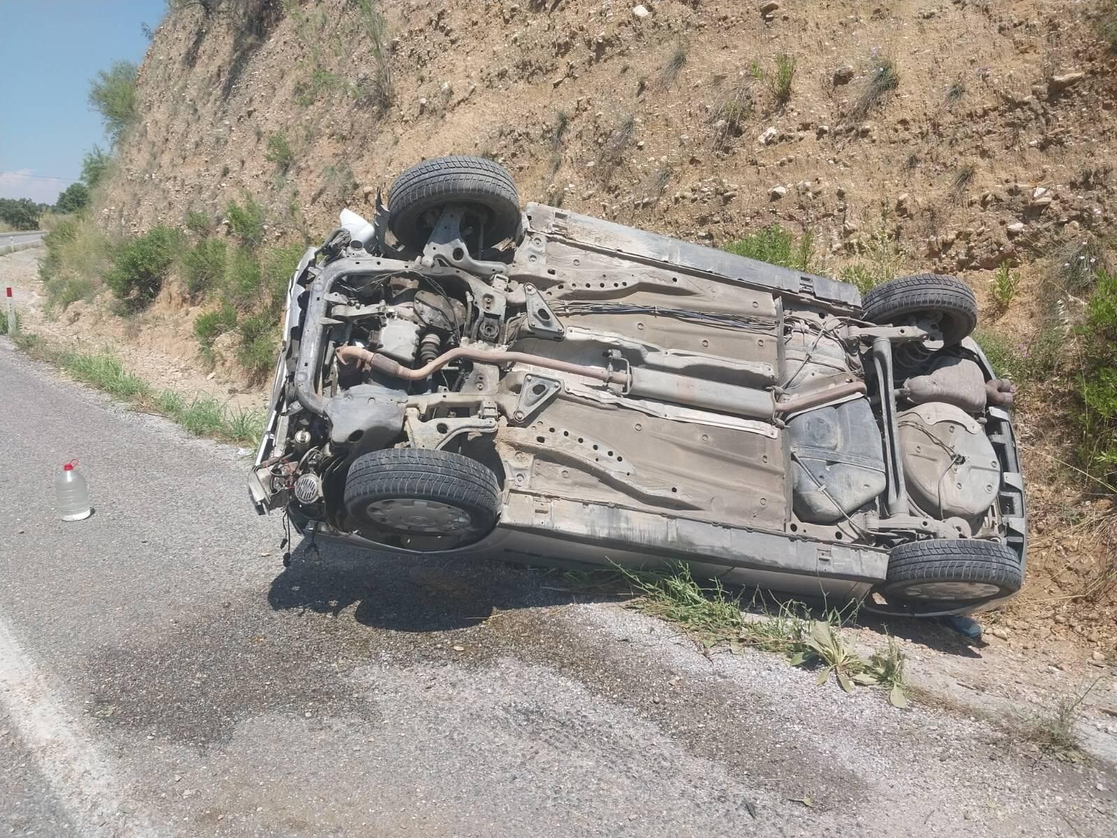 Manisa’da Otomobil Takla Attı (1)