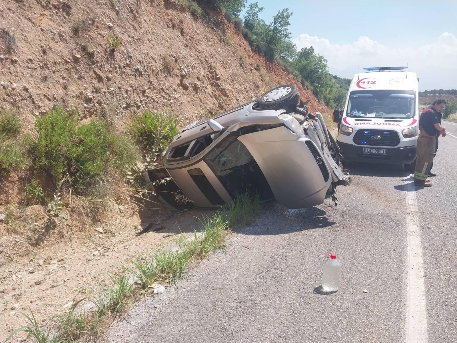Manisa’da Otomobil Takla Attı (2)