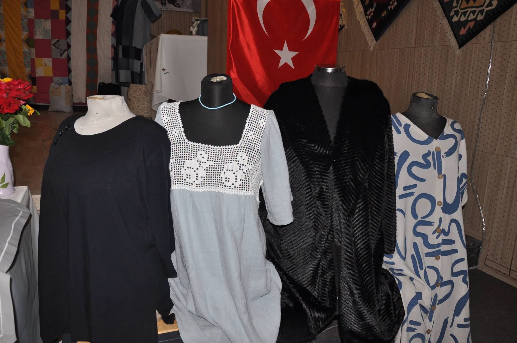 Manisa'da Yıl Sonu Sergisine Yoğun Ilgi! (2)