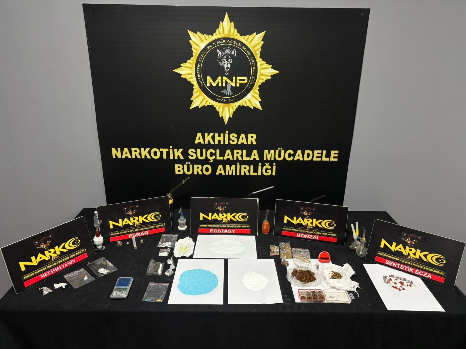 Manisa'da Zehir Tacirlerine Darbe 21 Tutuklama! (8)