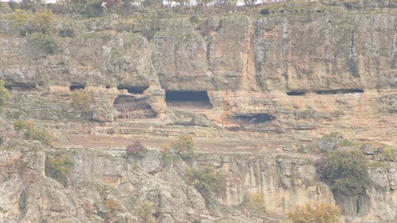 Manisa'nın Gizli Kalmış Tarihi Delikyar Manastırı Keşfedilmeyi Bekliyor .1