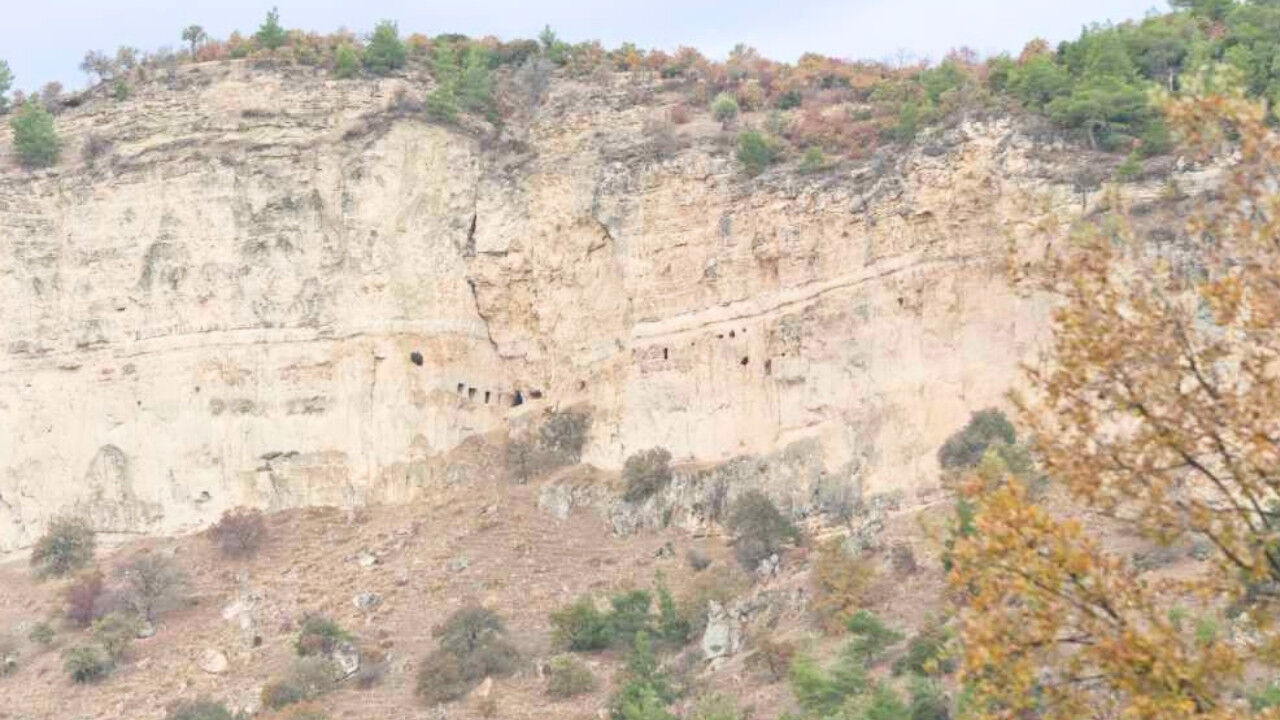 Manisa'nın Gizli Kalmış Tarihi Delikyar Manastırı Keşfedilmeyi Bekliyor .3