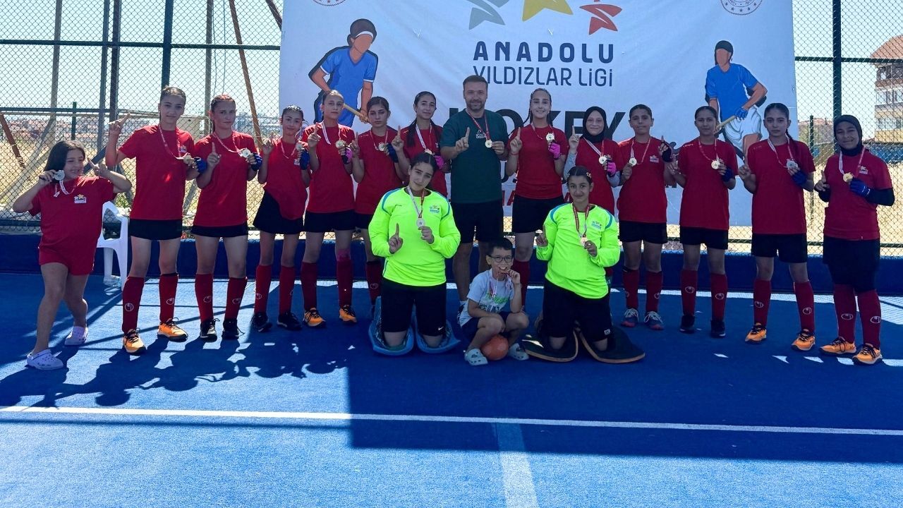 Manisa'nın Hokeyci Kızları Türkiye Şampiyonası'na Gidecek! .2