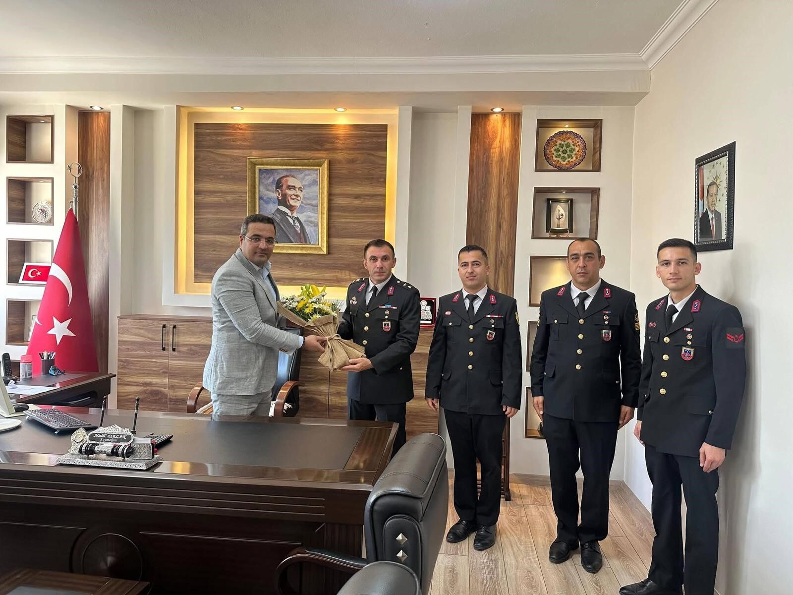 Sarıgöl Kaymakamı Halil Dalak Jandarma Personelini Ağırladı (1)