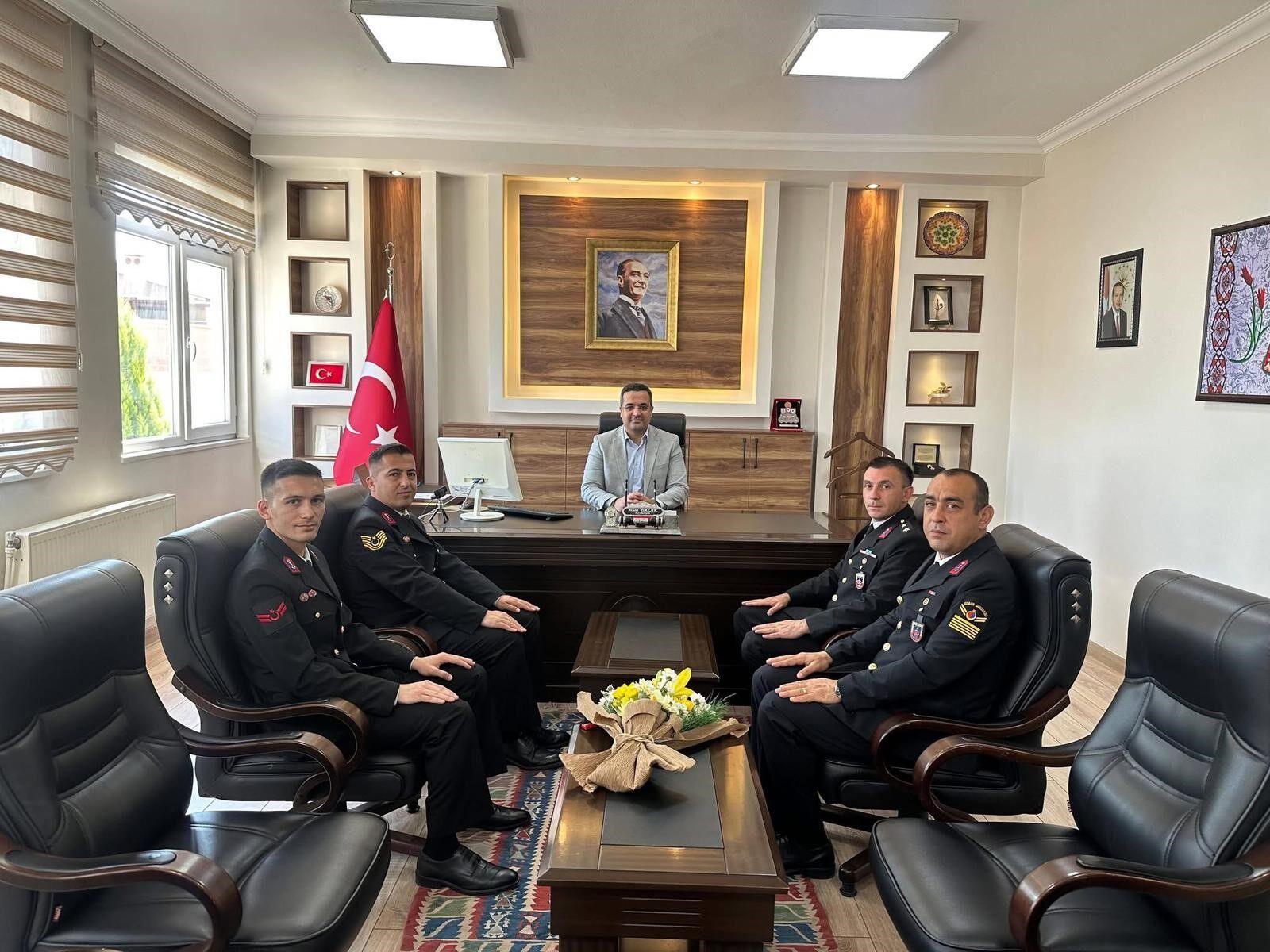 Sarıgöl Kaymakamı Halil Dalak Jandarma Personelini Ağırladı (2)