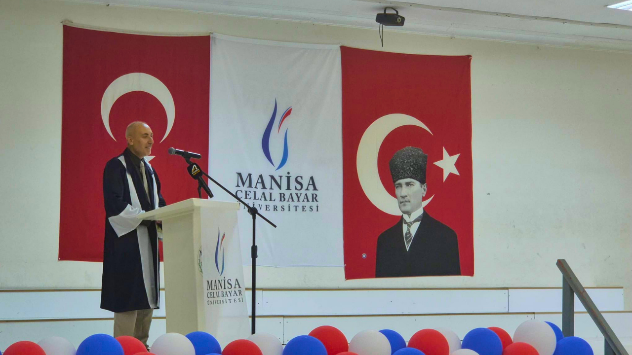 Sarıgöl Meslek Yüksekokulu’nda Coşkulu Mezuniyet Töreni (2)