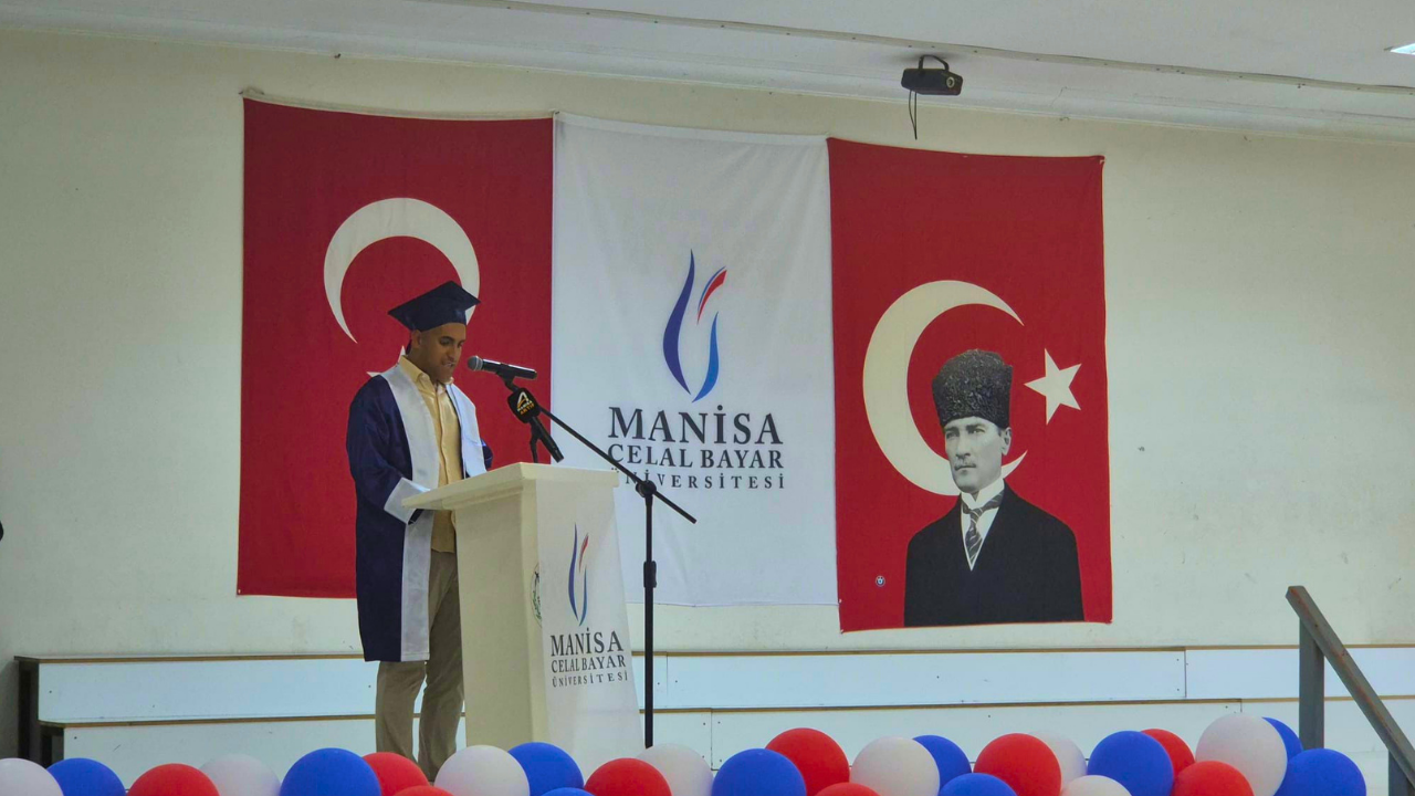 Sarıgöl Meslek Yüksekokulu’nda Coşkulu Mezuniyet Töreni (3)