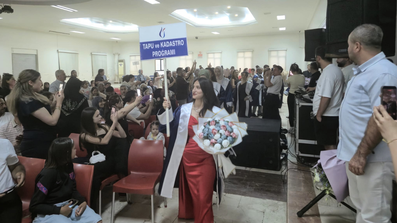Sarıgöl Meslek Yüksekokulu’nda Coşkulu Mezuniyet Töreni