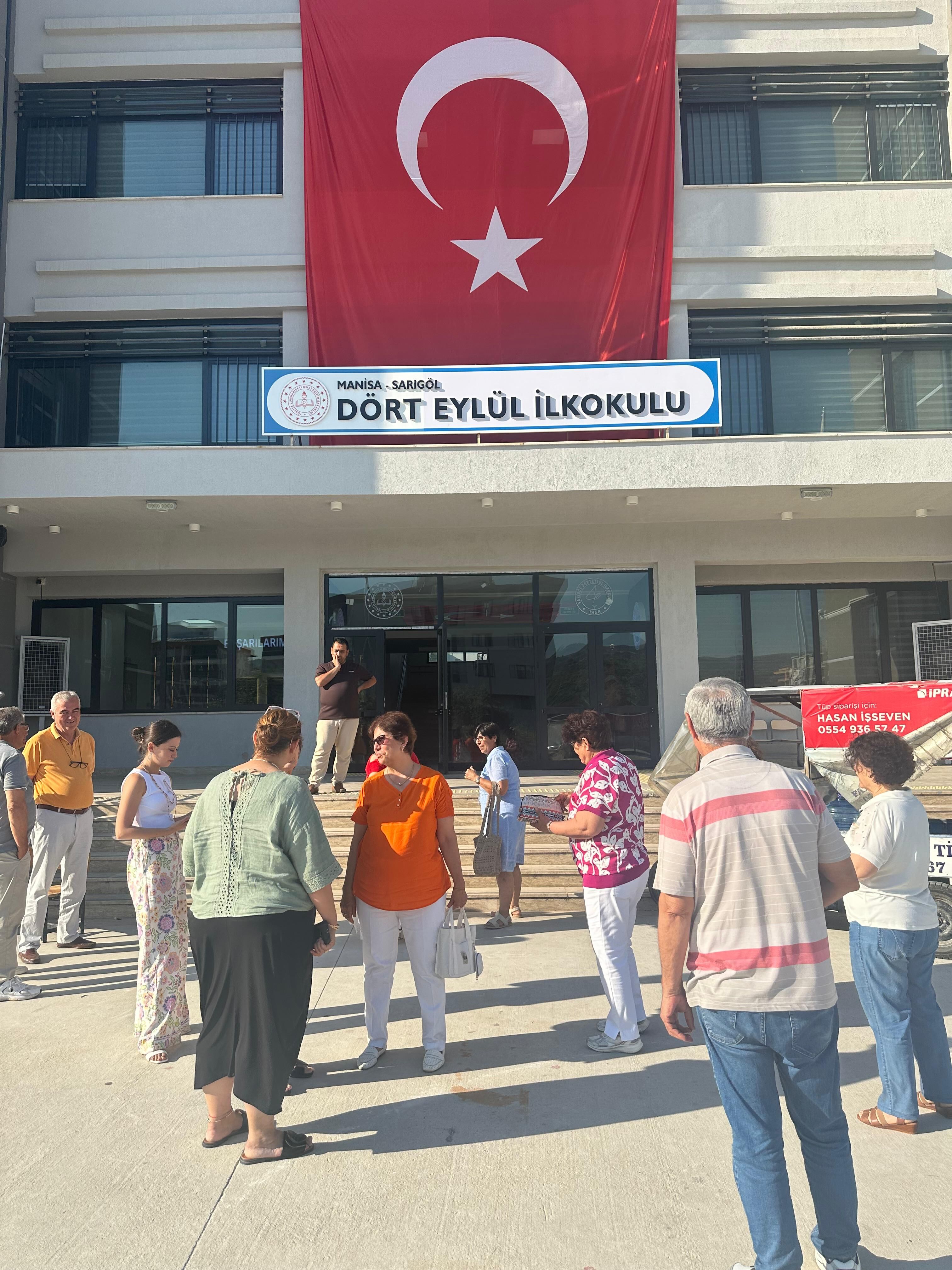 Sarıgöl'ün Eğitim Çınarları Yıllar Sonra Buluştu! (2)