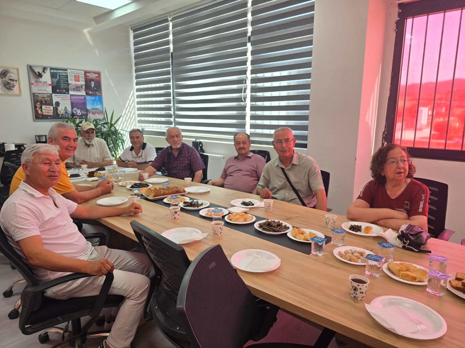 Sarıgöl'ün Eğitim Çınarları Yıllar Sonra Buluştu! (6)