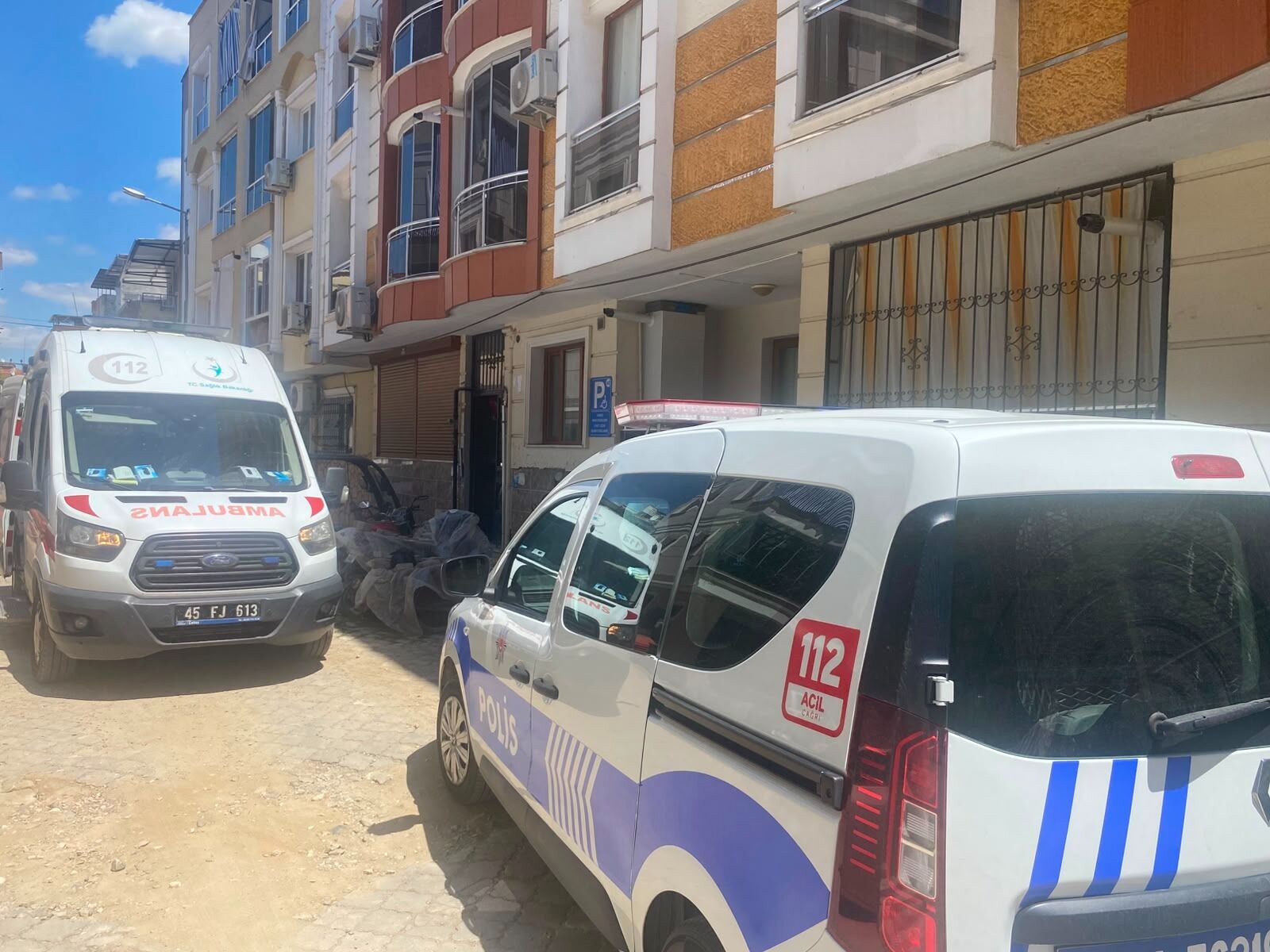 Turgutlu Devlet Hastanesi Hemşiresi Evinde Hayatını Kaybetmiş Halde Bulundu (1)