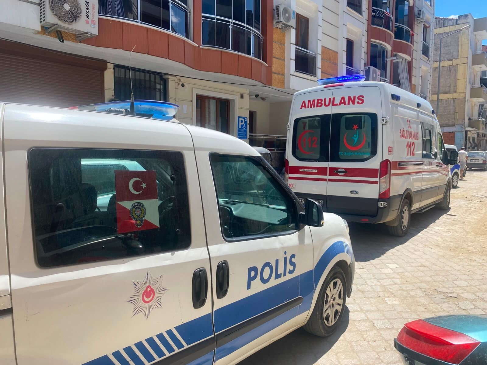 Turgutlu Devlet Hastanesi Hemşiresi Evinde Hayatını Kaybetmiş Halde Bulundu (4)