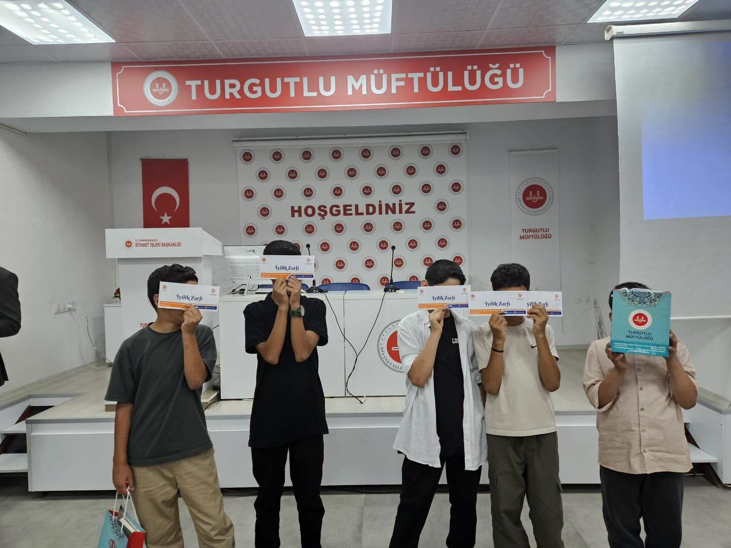 Turgutlu’da Çocuk Evleri Öğrencilerinden Şiir Yarışmasında Başarı (2)