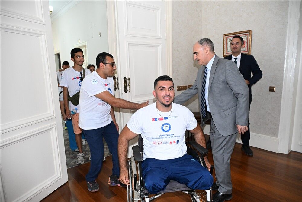 Vali Özkan, engelli sporcuları makamında ağırladı!-1