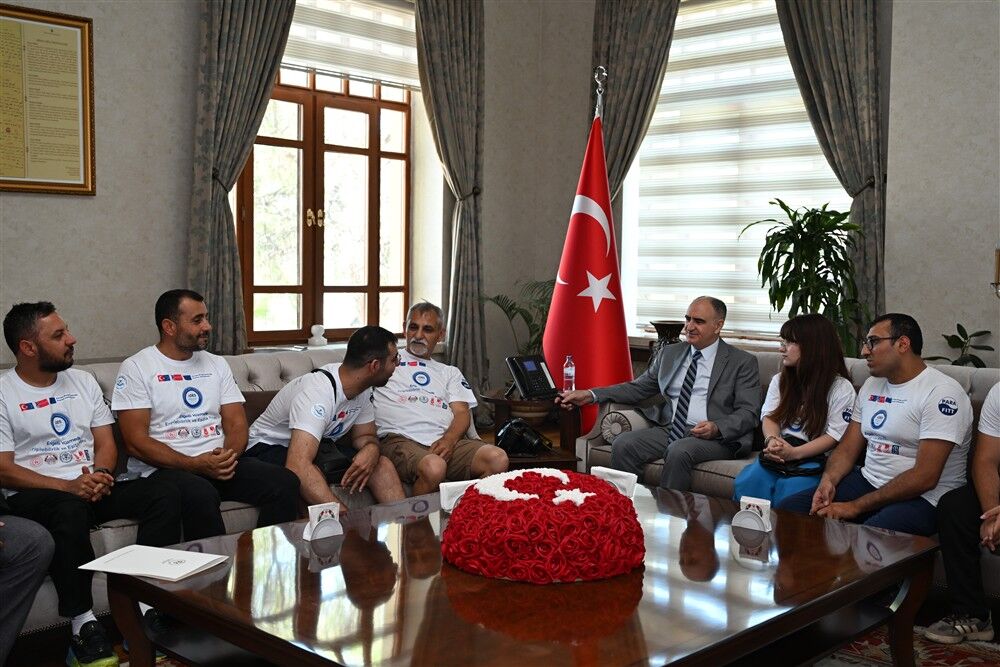 Vali Özkan, engelli sporcuları makamında ağırladı!