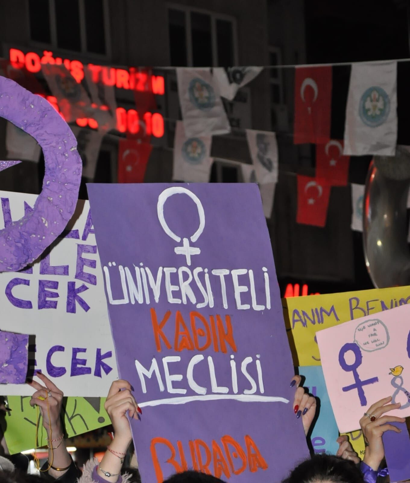 Manisa’da üniversiteli kadınlardan dayanışma ağı
