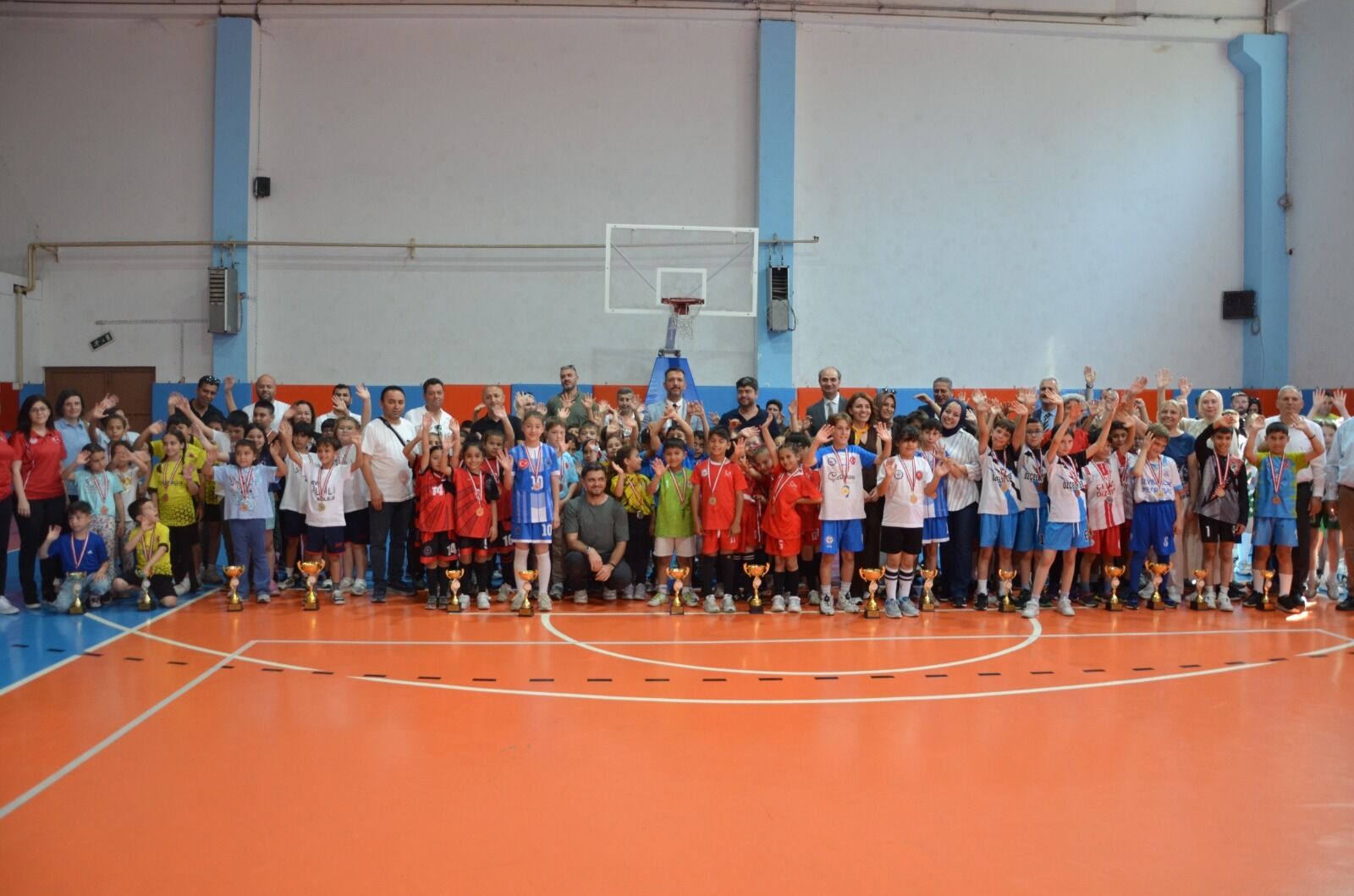 Manisa'da 21 bin öğrenci geleneksel oyunlarda buluştu-2