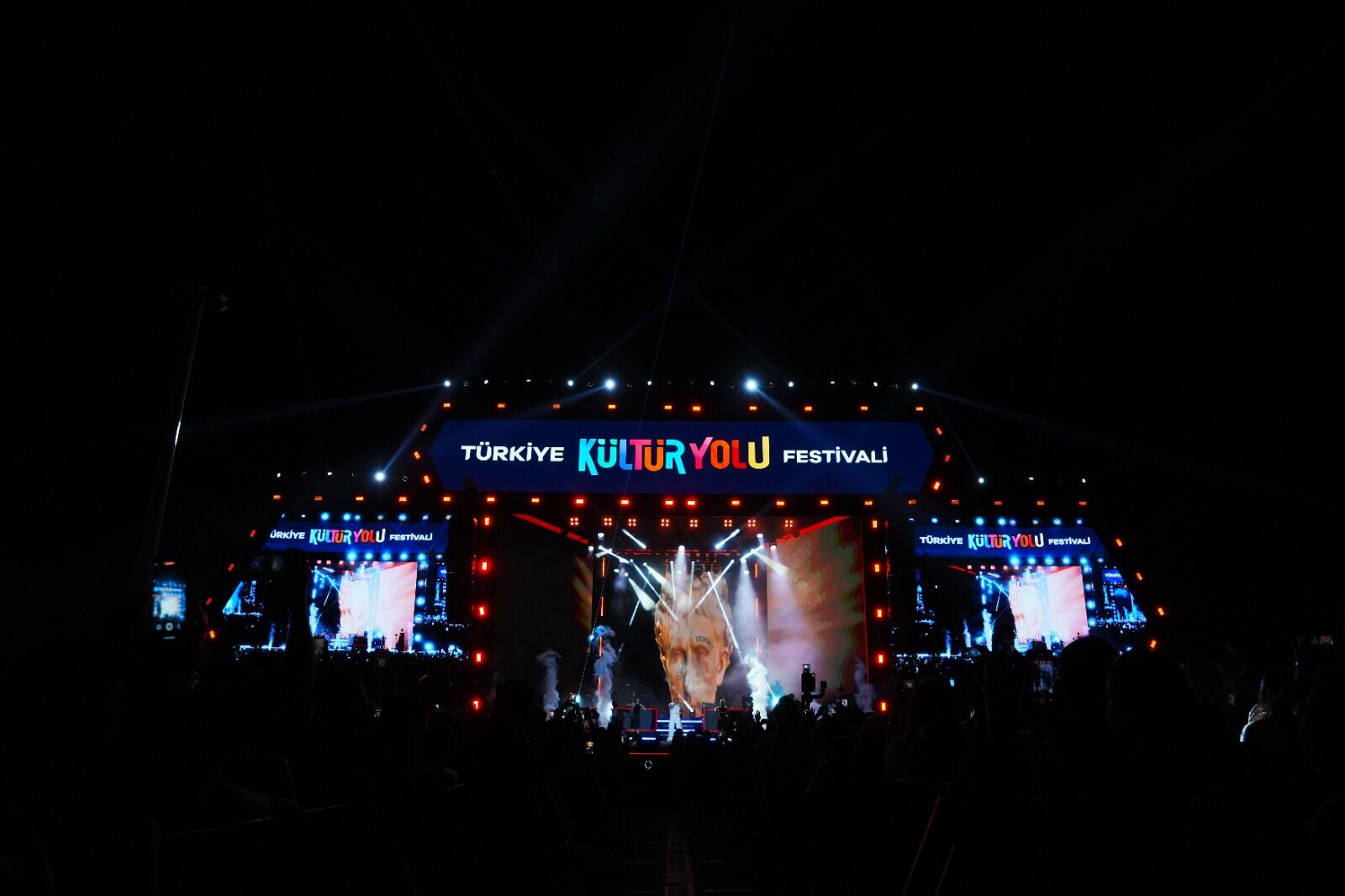 Manisa’da festival coşkusu Sefo konseriyle zirvede noktalandı-1