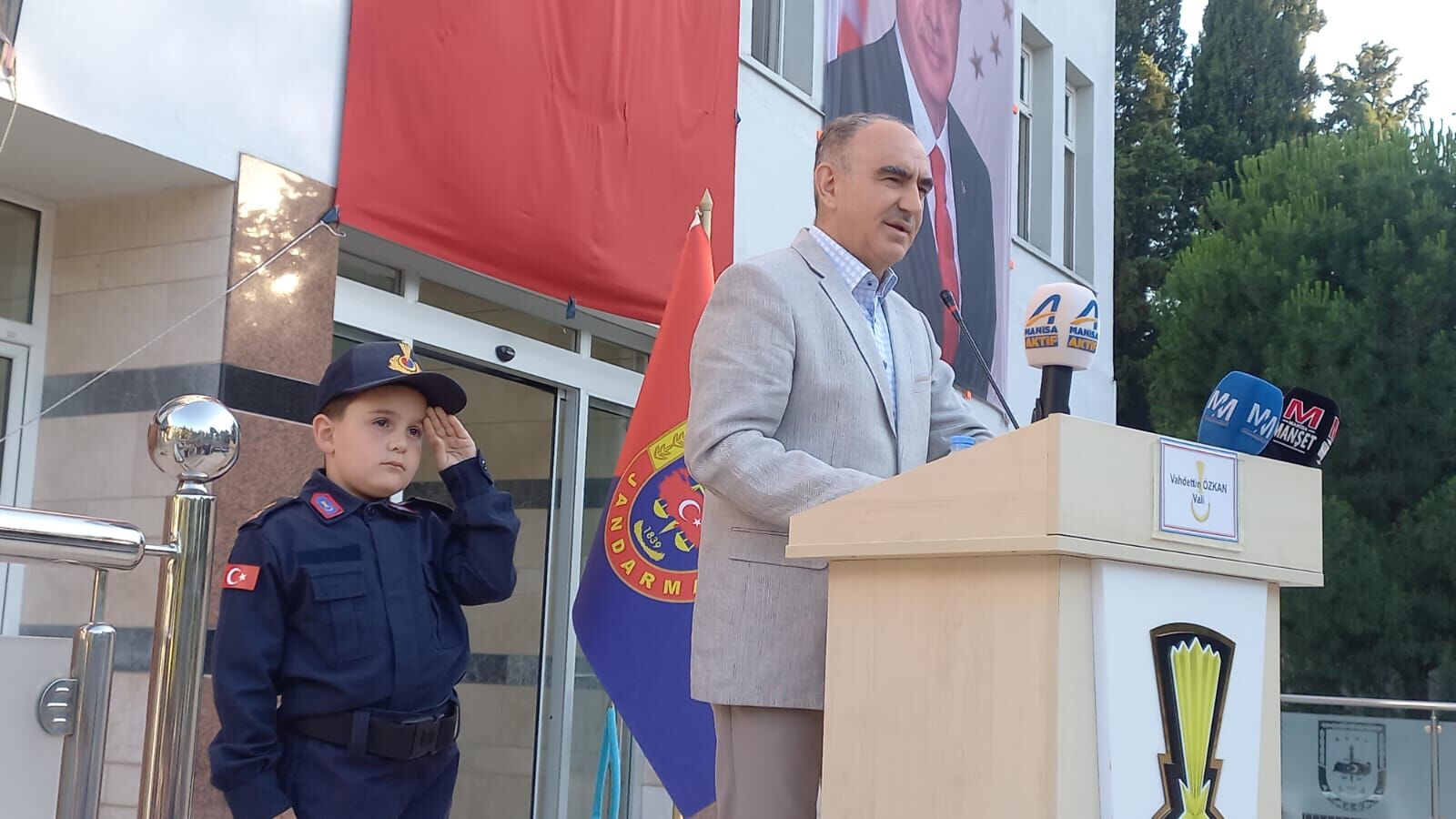 Manisa'da şehit ve gazi aileleri onuruna anlamlı buluşma-4