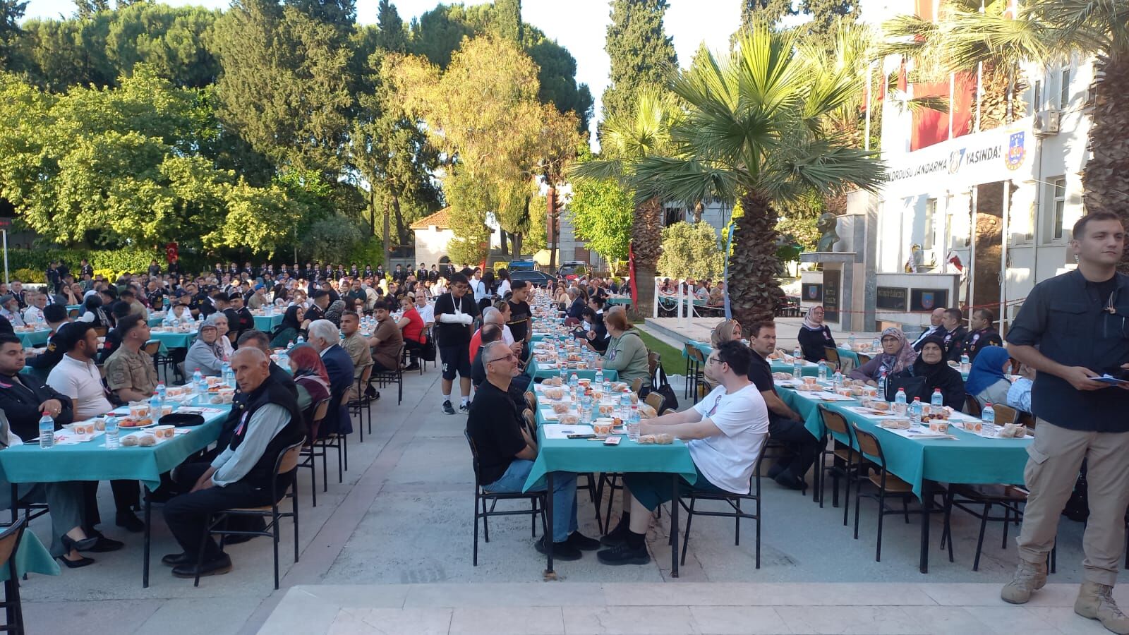 Manisa'da şehit ve gazi aileleri onuruna anlamlı buluşma-5