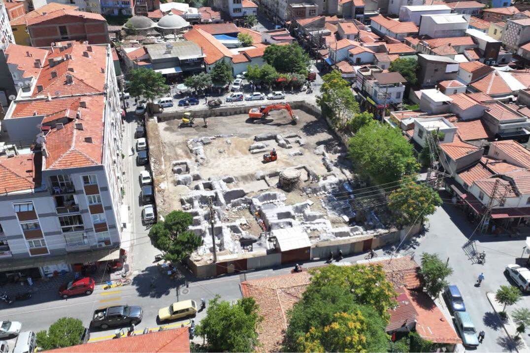 Akhisar’ın Yıllardır Beklediği Merkez Çarşı Projesi’nde Çalışmalar Sürüyor