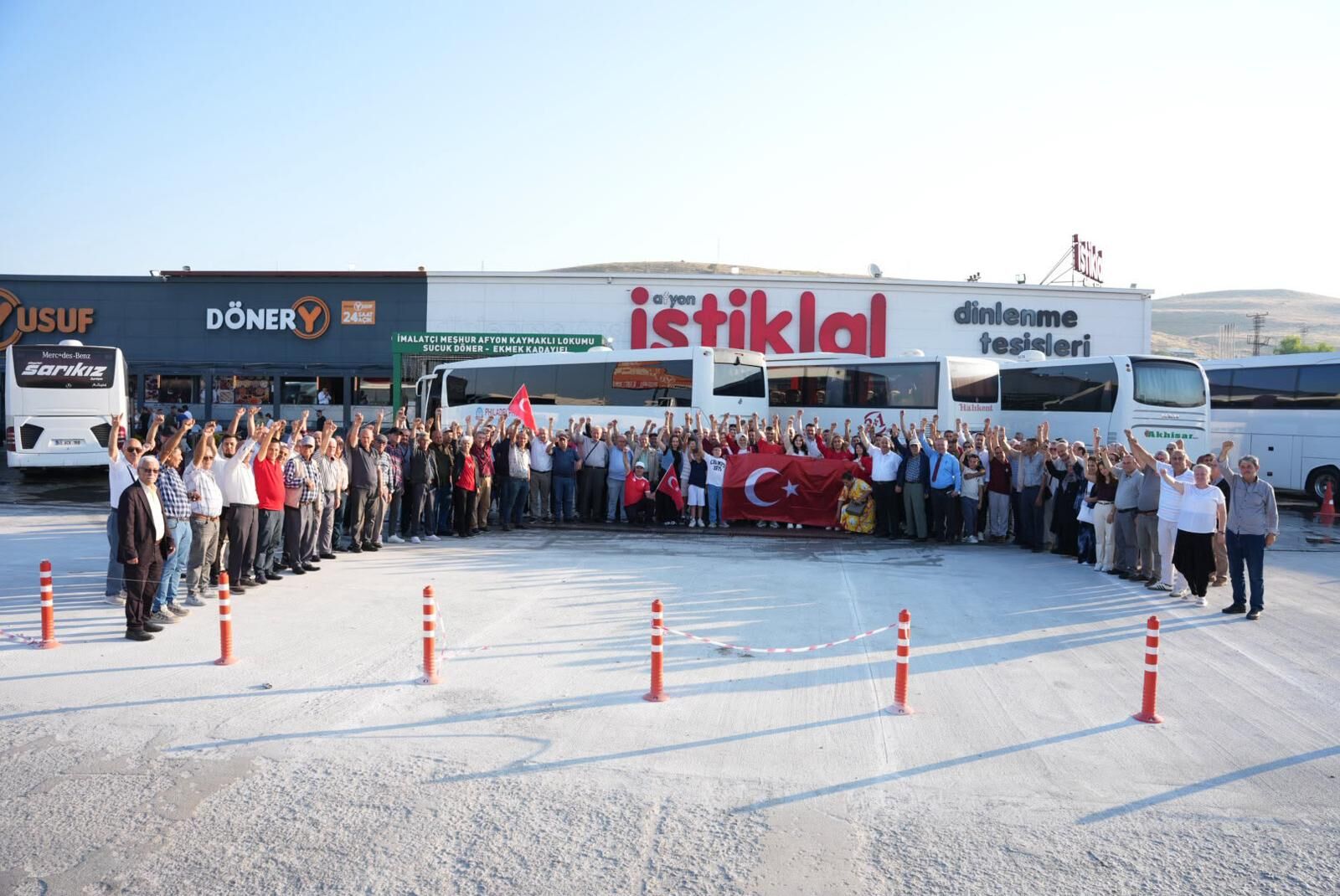İYİ Parti Manisa teşkilatı Ankara'daki bayrak mitinge katıldı-1