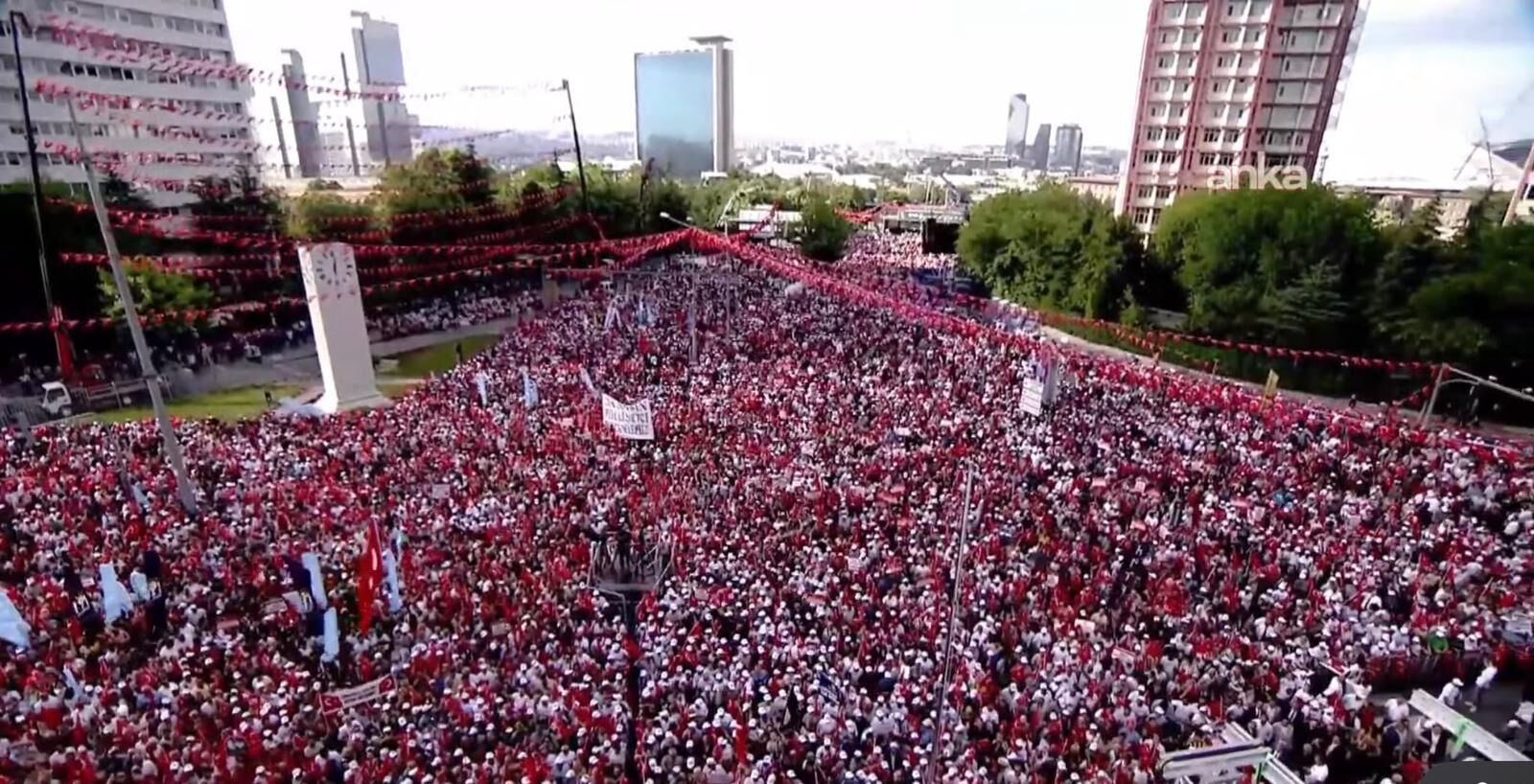 İYİ Parti Manisa teşkilatı Ankara'daki bayrak mitinge katıldı