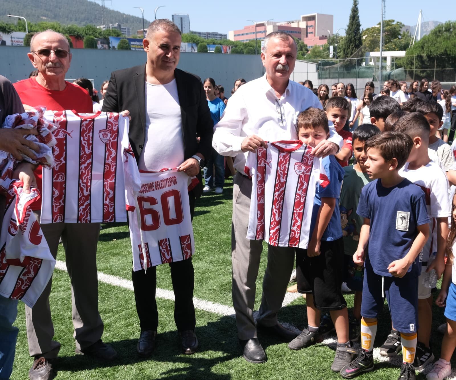 Manisa'da yaz spor okulları coşkuyla başladı-3