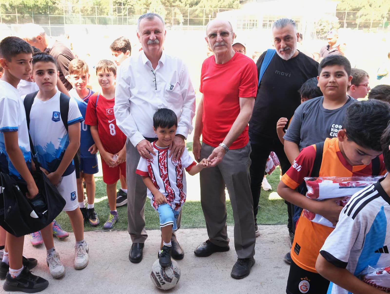 Manisa'da yaz spor okulları coşkuyla başladı-1