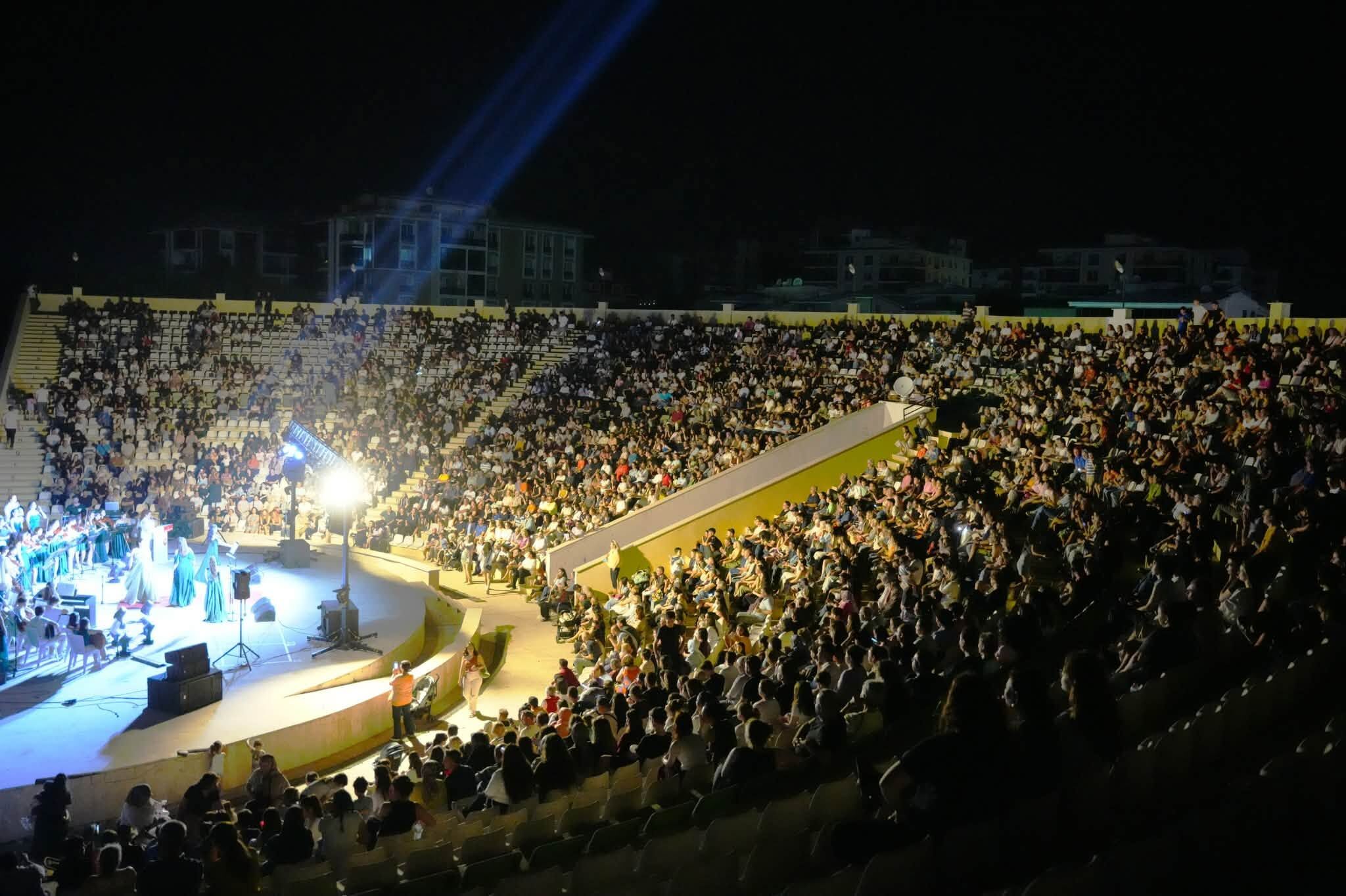 Manisa'da gençlik orkestrasından müzik şöleni-1