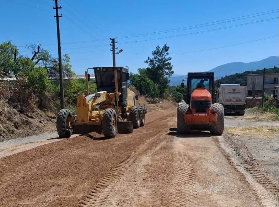 Manisa'da kırsal mahalleye yol yatırımı-1