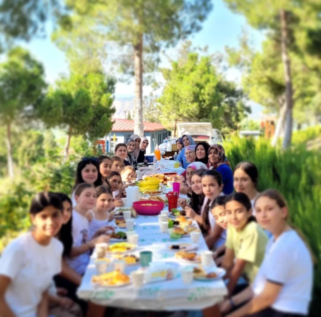 Sarıgöl'de minik öğrenciler yıl sonu pikniğinde buluştu