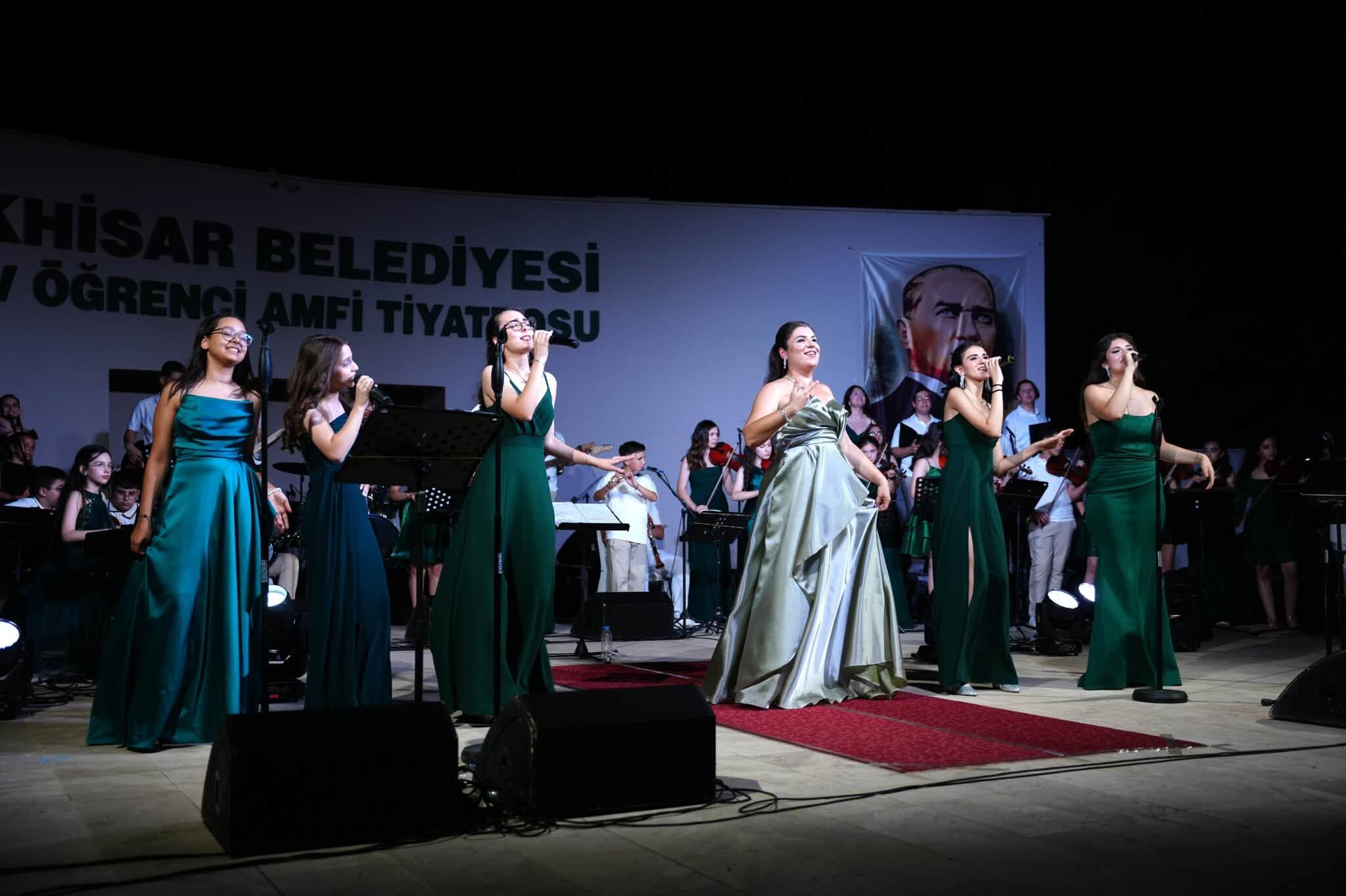 Manisa'da gençlik orkestrasından müzik şöleni-2